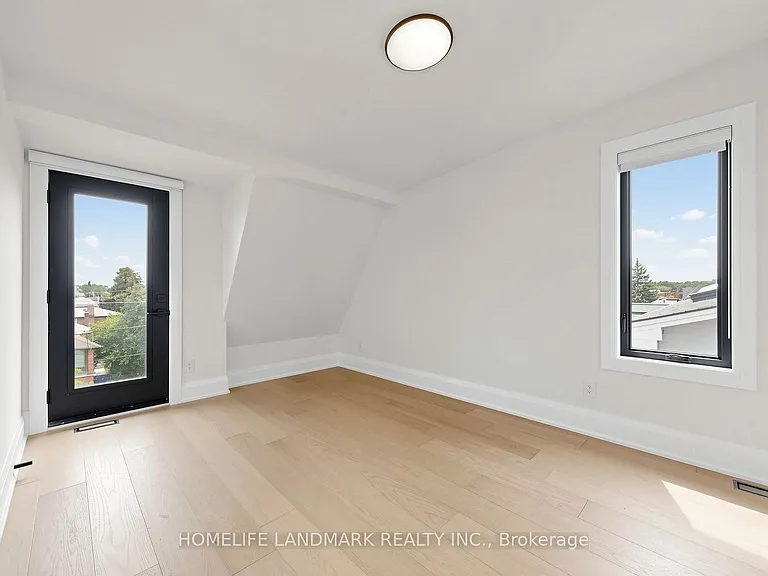 750 Glengrove Ave W #B — Photo 33