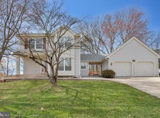 13482 Lake Shore Dr, Herndon, VA 20171