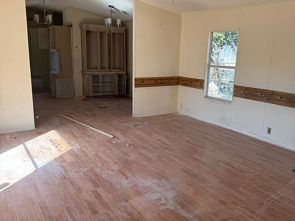 4th image of 401 Kings Dr