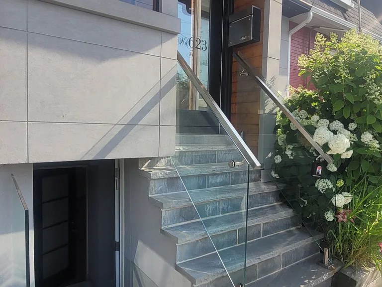 623 Dupont St #LOWER LEVEL — Photo 2