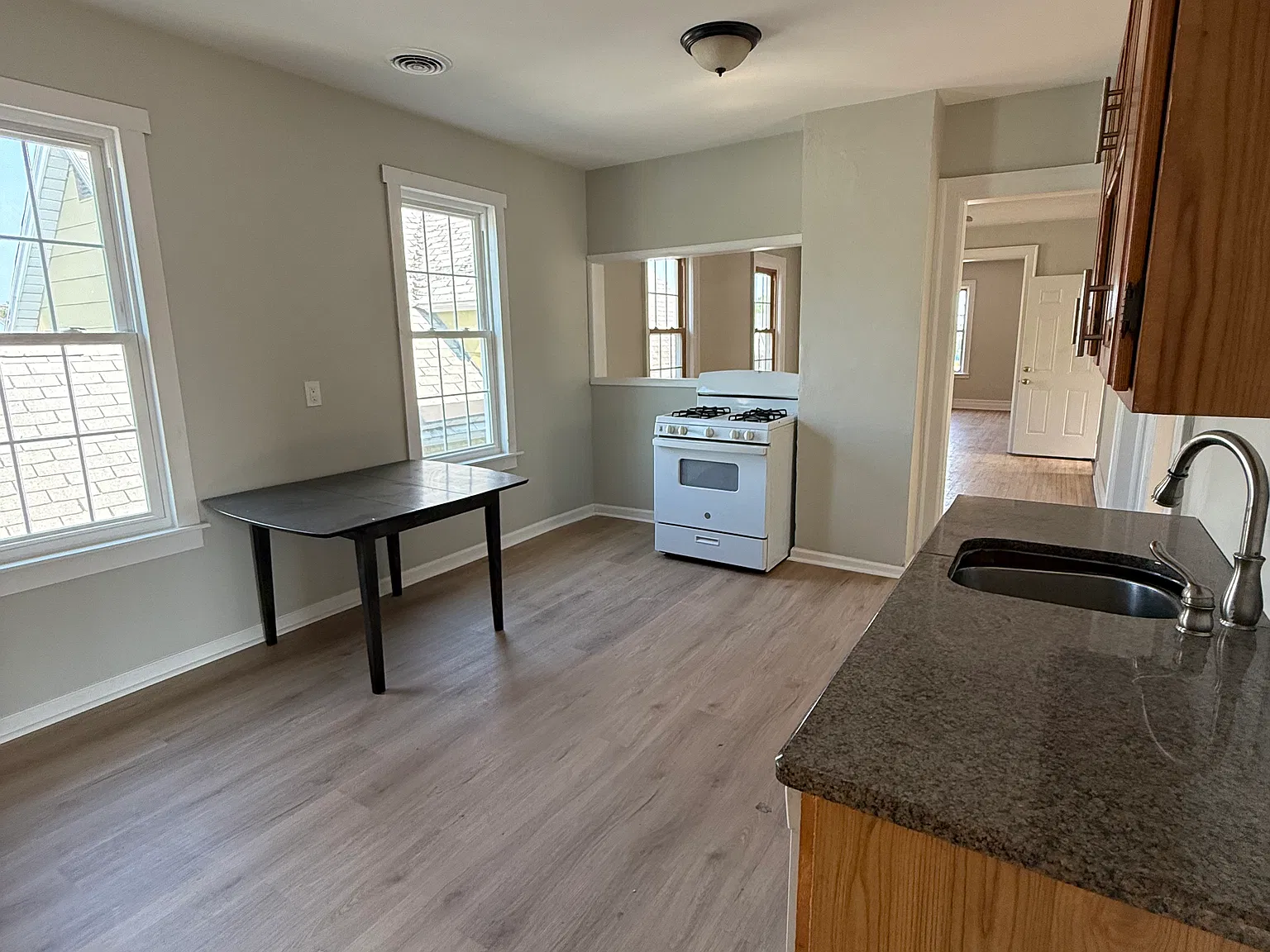 3 bed, 1200 sqft, $1,300 — Photo 3