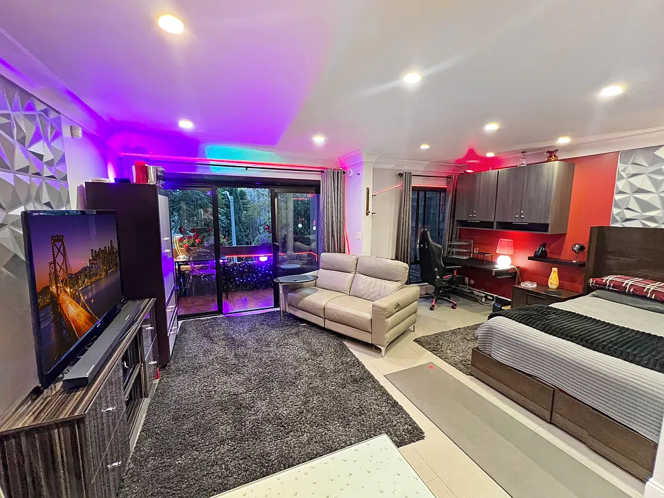 950 N Kings Rd #268