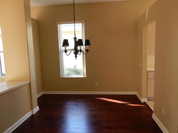5th image of 238 Sussex Cir