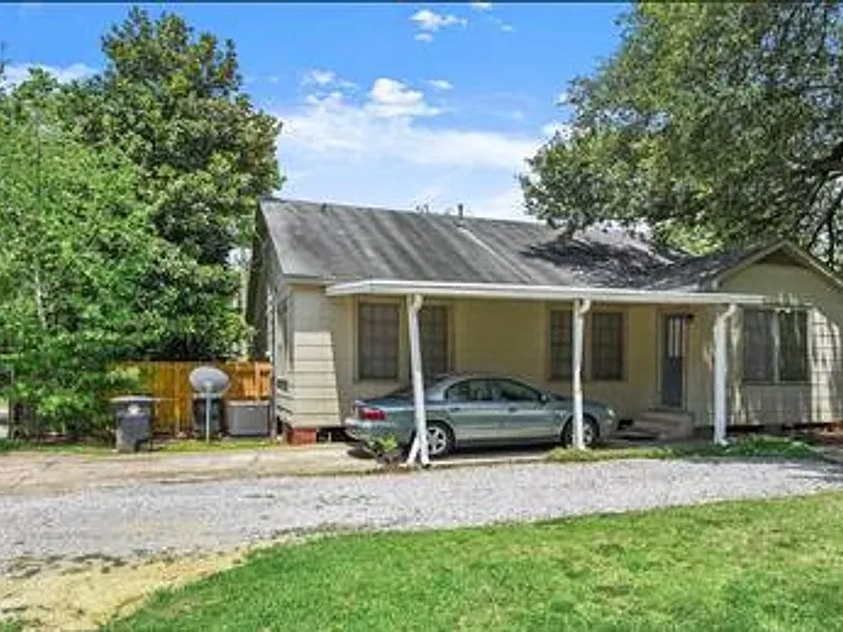 239 West Dr — Photo 2