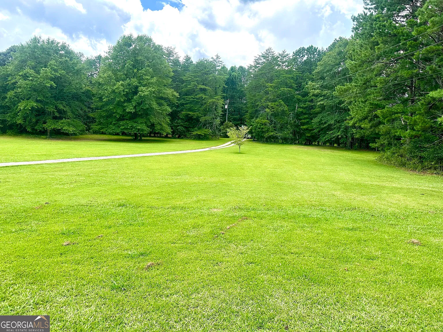 3 bed, 1.0 bath, 1104 sqft, $1,600 — Photo 3