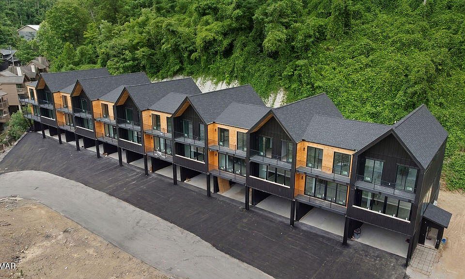 1st image of 215 Circle Dr #11