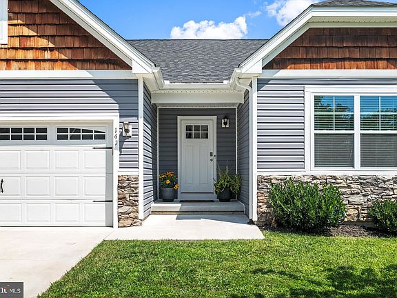 4th image of 141 Village Cir