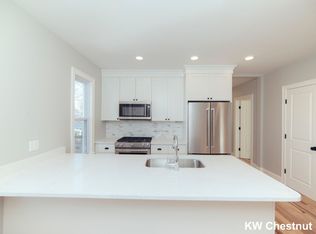 10 Duffley Ct #9, Chestnut Hill, MA 02467