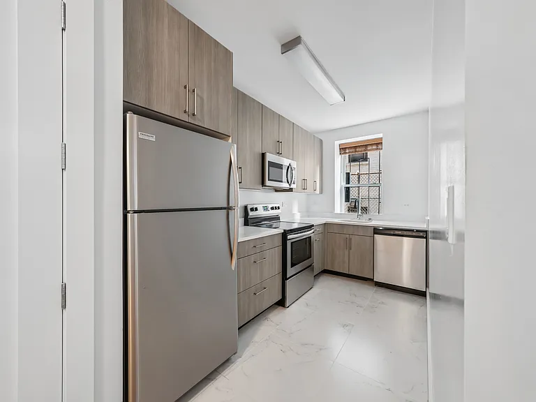 930 Ogden Ave #11 — Photo 2