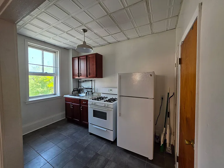 35 1st St #5 — Photo 2
