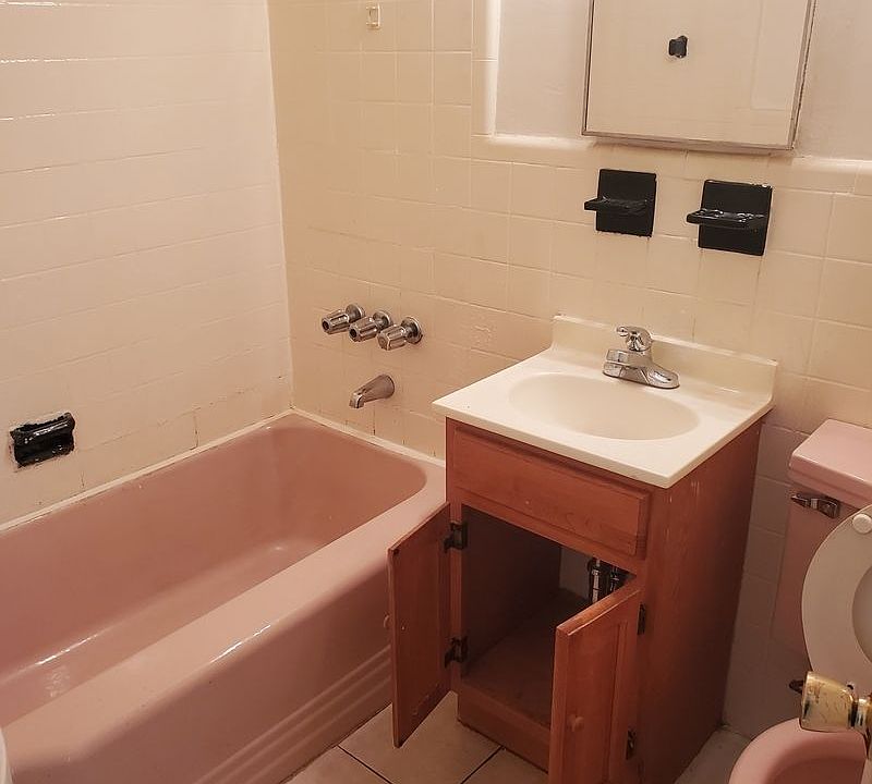2nd image of 220 Highlawn Ave