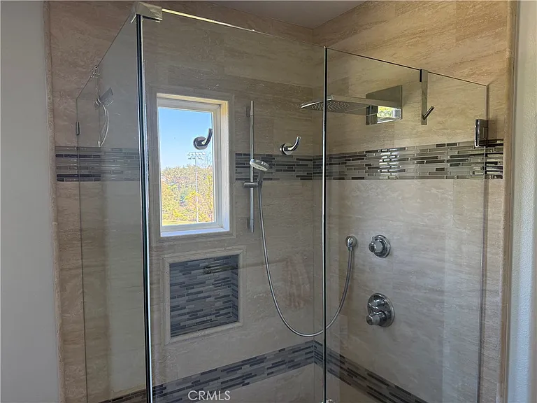 2546 Hibiscus St — Photo 16