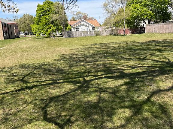 4th image of 1062 Kampenga Ave