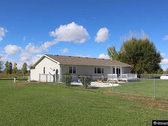 3rd image of 698 E Sunnyside Ln