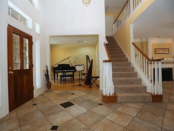 4th image of 4703 Castlewood St