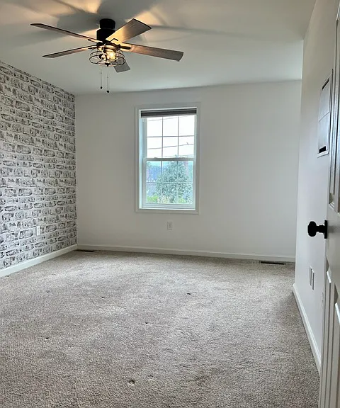 36 Raymond St — Photo 3