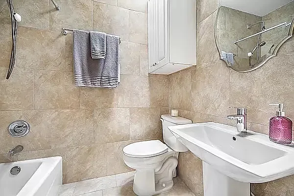 320 7th Ave #1 — Photo 6