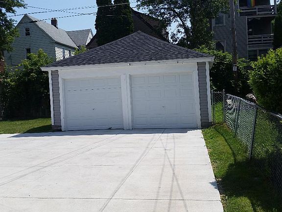 4th image of 2506 N Oakland Ave