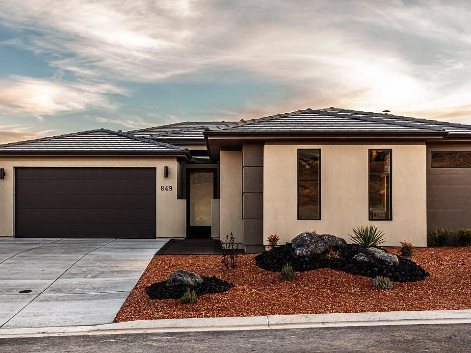 Casita is in front where 2 windows are and the main house is at the back of the property.