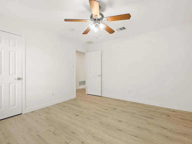 218 Altamont St — Photo 12