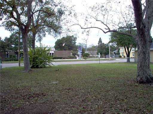 3rd image of 403 Church St