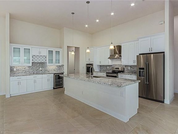 4th image of 617 NW 37th Pl