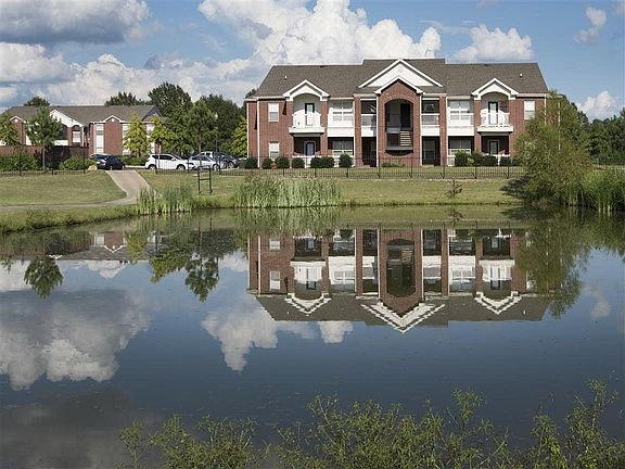 4th image of 384 Nicklaus Ln