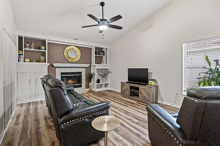 1352 Distant Oaks Dr — Photo 8