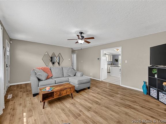 5th image of 131 Poplar St
