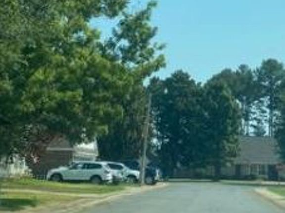 Exterior Neighborhood (street photo)
