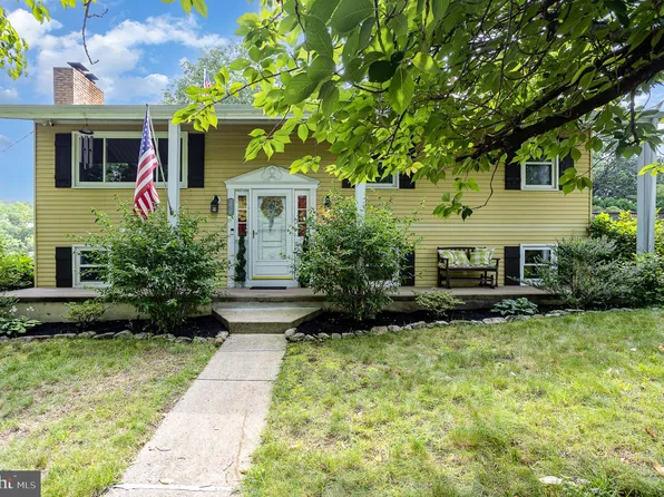 179 Florence Dr, Harrisburg, PA 17112