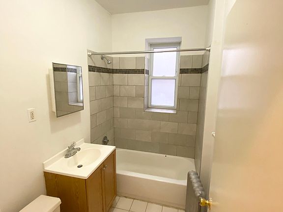 5th image of 285 Lincoln Ave APT 4