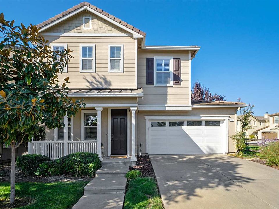 1st image of 109 Center Ct
