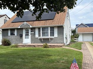 22 Moore Dr, Bethpage, NY 11714