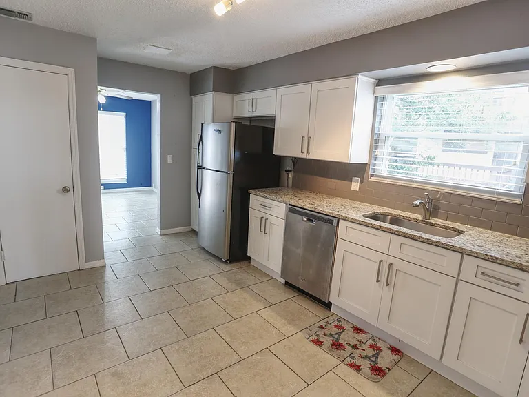 437 N Halifax Ave #5 — Photo 6