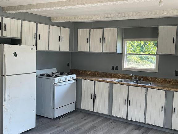 3rd image of 100 Hidden Valley Dr #1