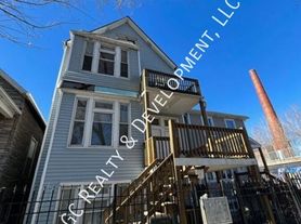 1752 N Drake Ave, Chicago, IL