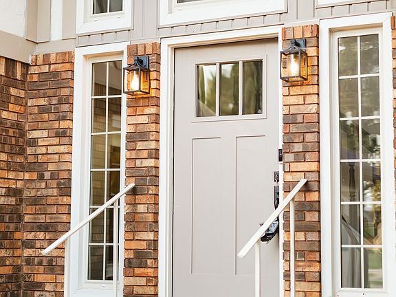3rd image of 806 Sharon Cir