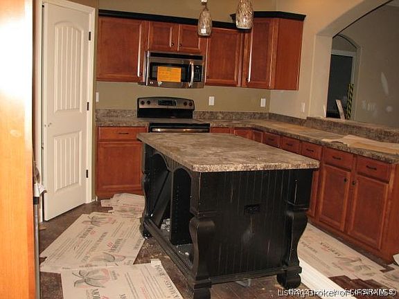 4th image of 676 Richmond Drive