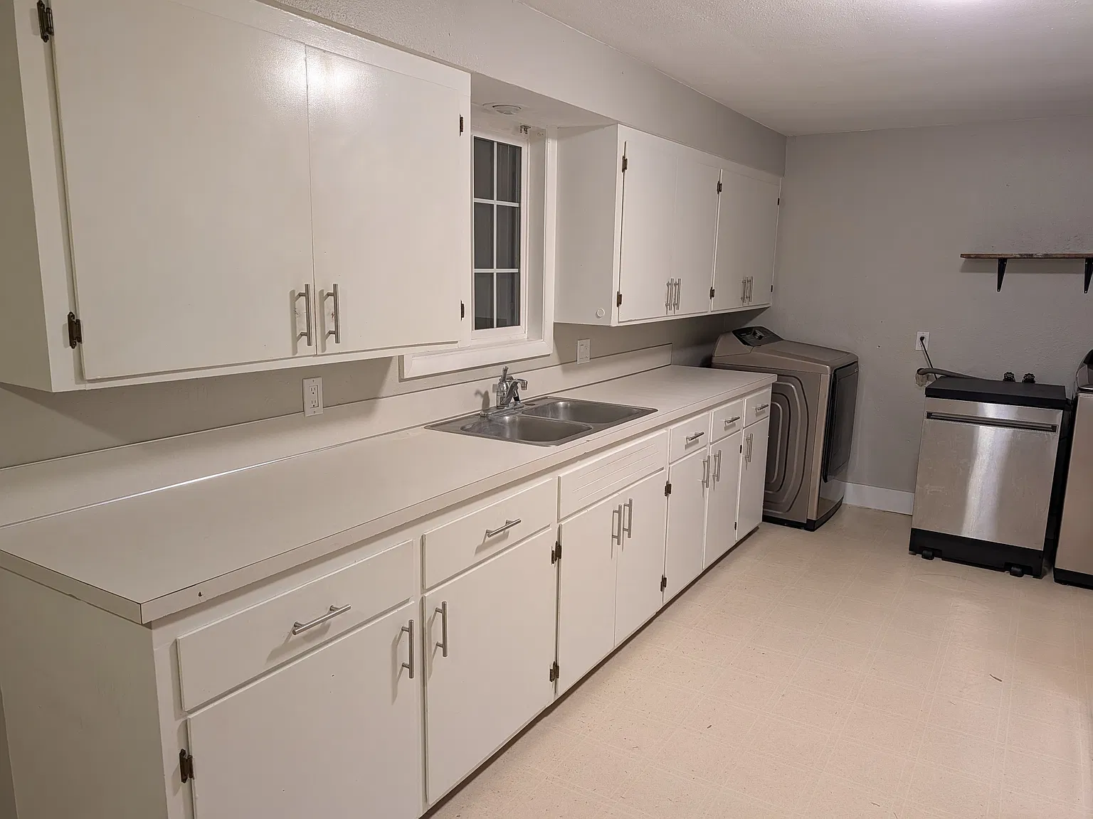 2 bed, 900 sqft, $2,100 — Photo 3