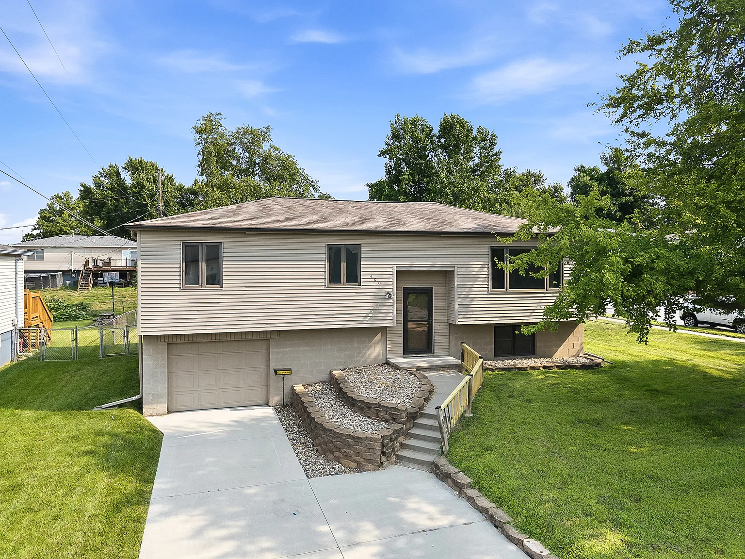 3 bed, 2196 sqft, $1,950 — Photo 1