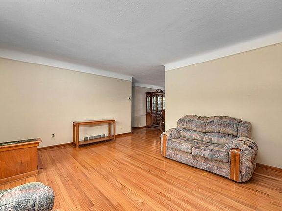 4th image of 3885 W 213th St