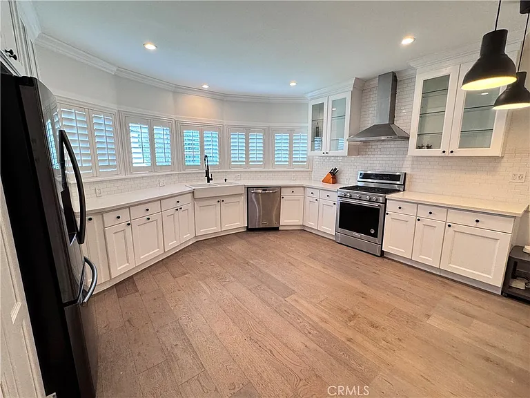 2716 S La Salle Ave — Photo 16