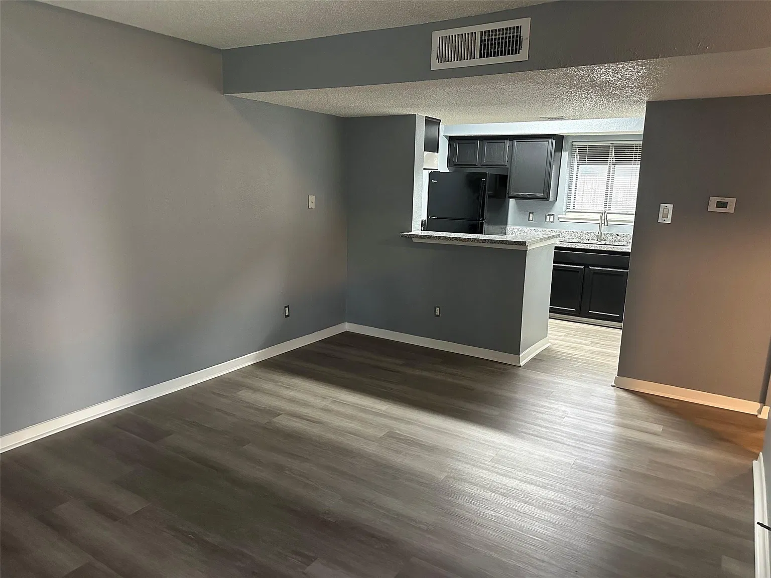 1 bed, 1.0 bath, 560 sqft, $800 — Photo 1