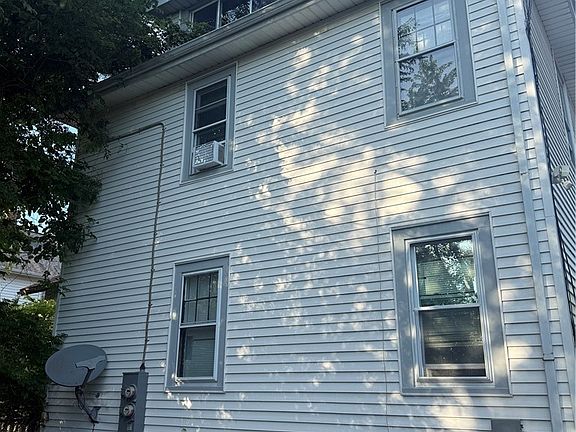 5th image of 422 Colvin Ave