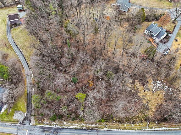 3rd image of 916 Homestead Dr