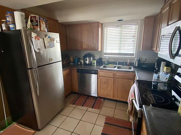 Kitchen - Stainless steel appliances