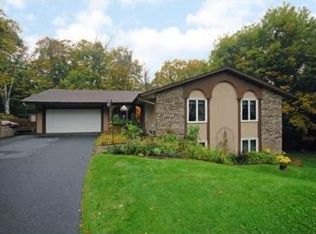 18200 Priory Ln, Minnetonka, MN 55345