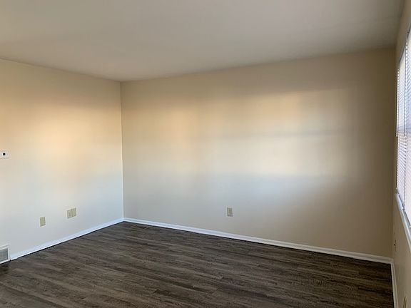 3rd image of 626 W Walnut St