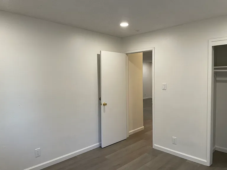 Zelma Apartments — Photo 10